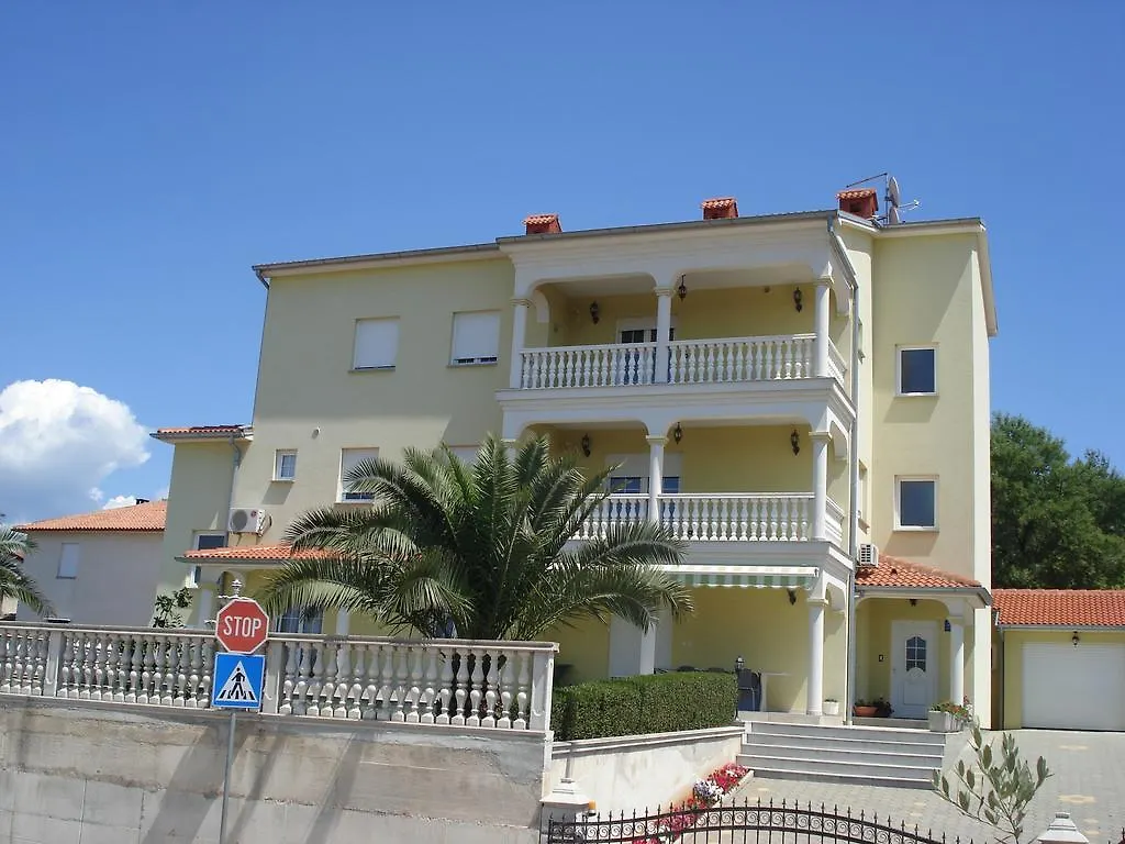 Apartment Komljenovic Pola