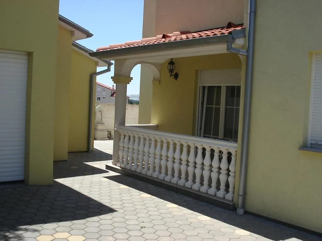 Apartment Komljenovic Pola