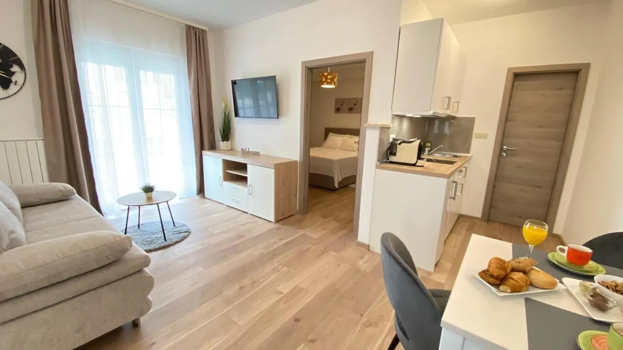 Apartment Komljenovic Pola Croazia