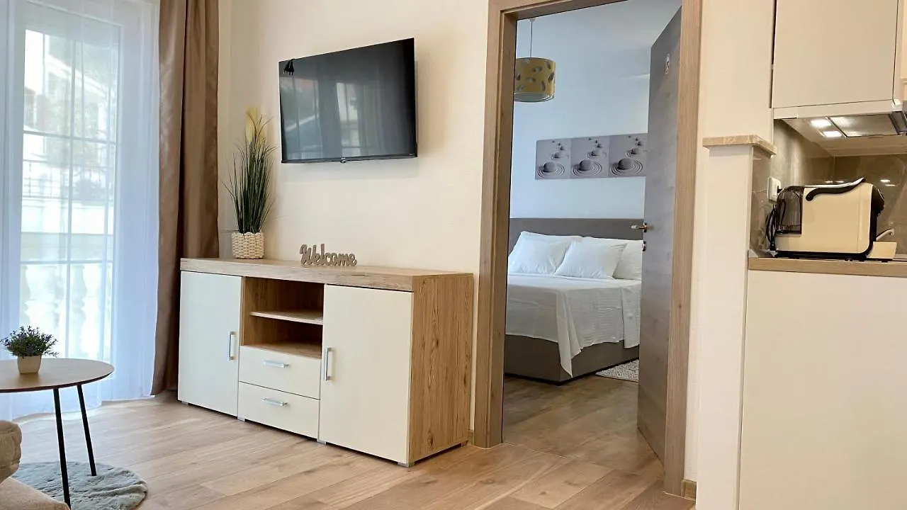 Apartment Komljenovic Pola 0*,