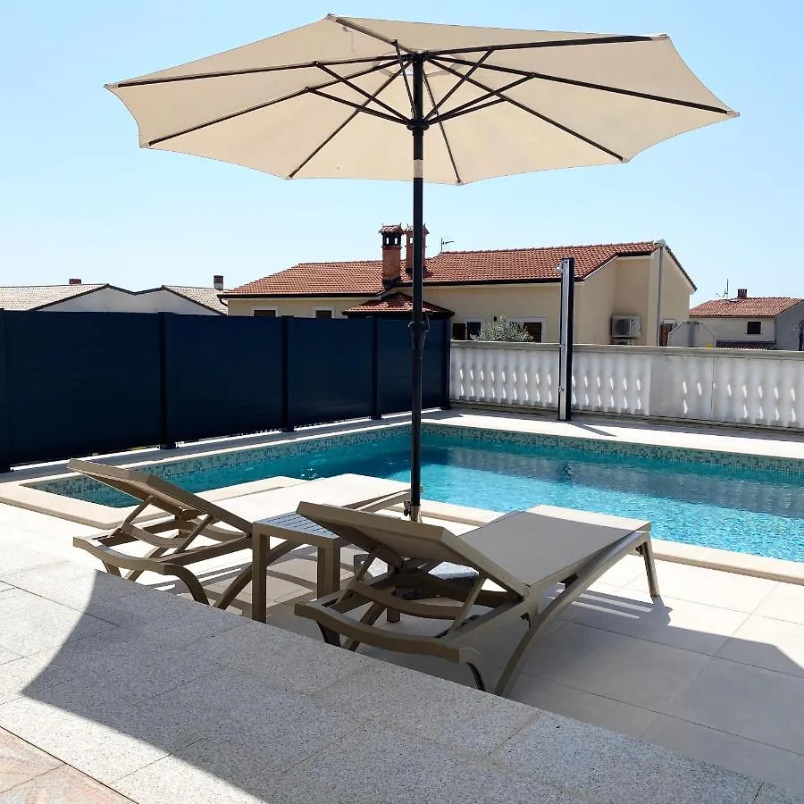 Apartment Komljenovic Pola Croazia