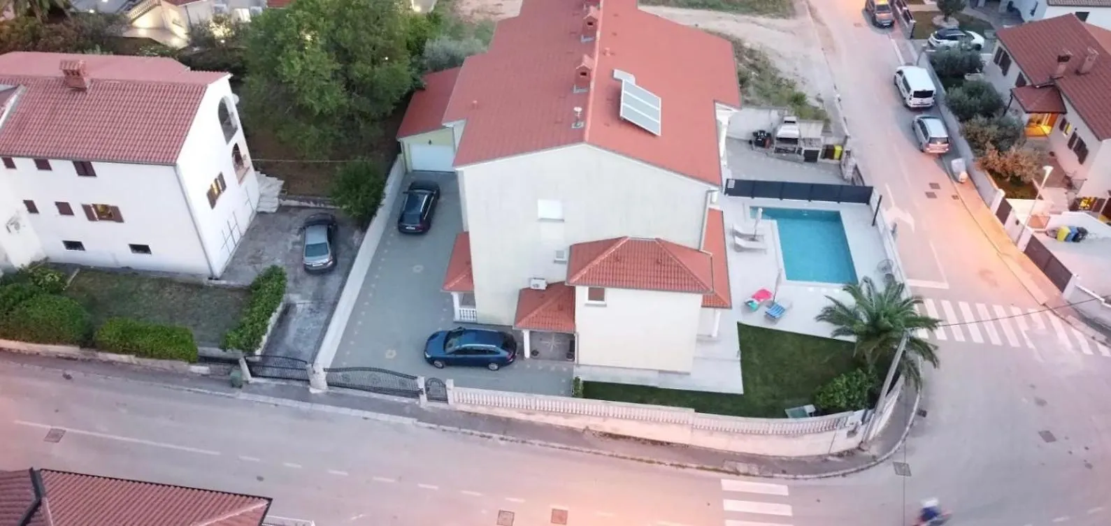 Apartment Komljenovic Pola