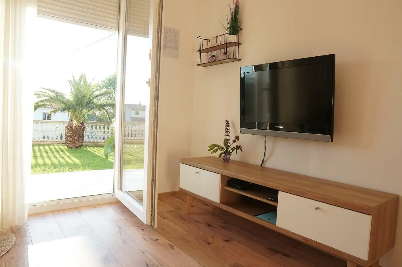 Apartment Komljenovic Pola 0*,