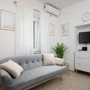 Elegant Next To Arena Pola