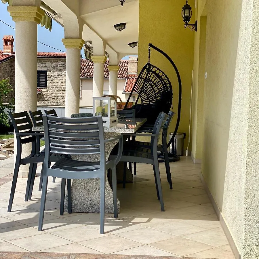 Apartment Komljenovic Pula 0*,  Croatia