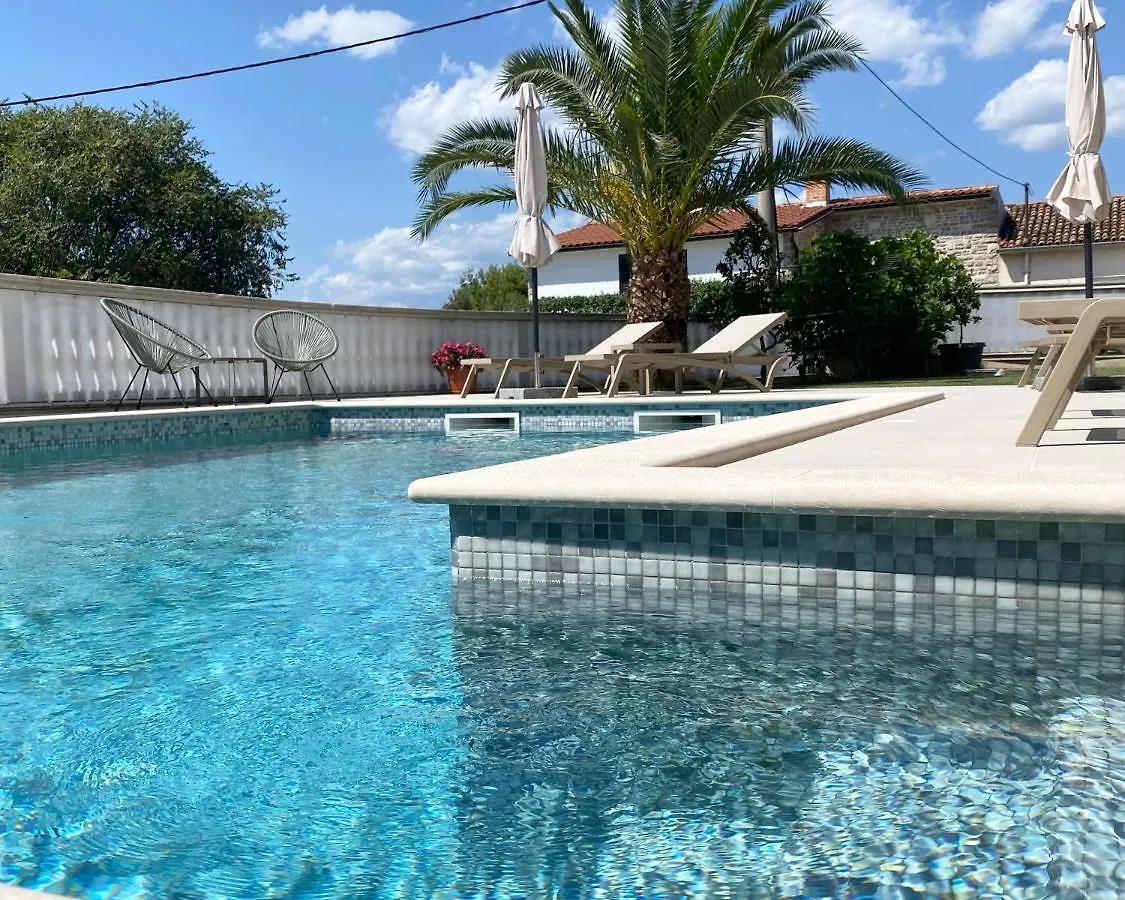 Apartment Komljenovic Pula 0*,  Croatia