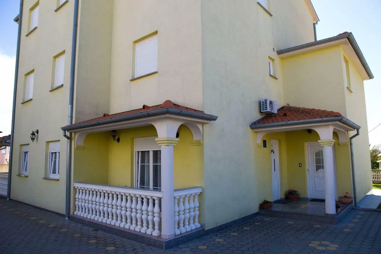 Apartment Komljenovic Pula 0*,