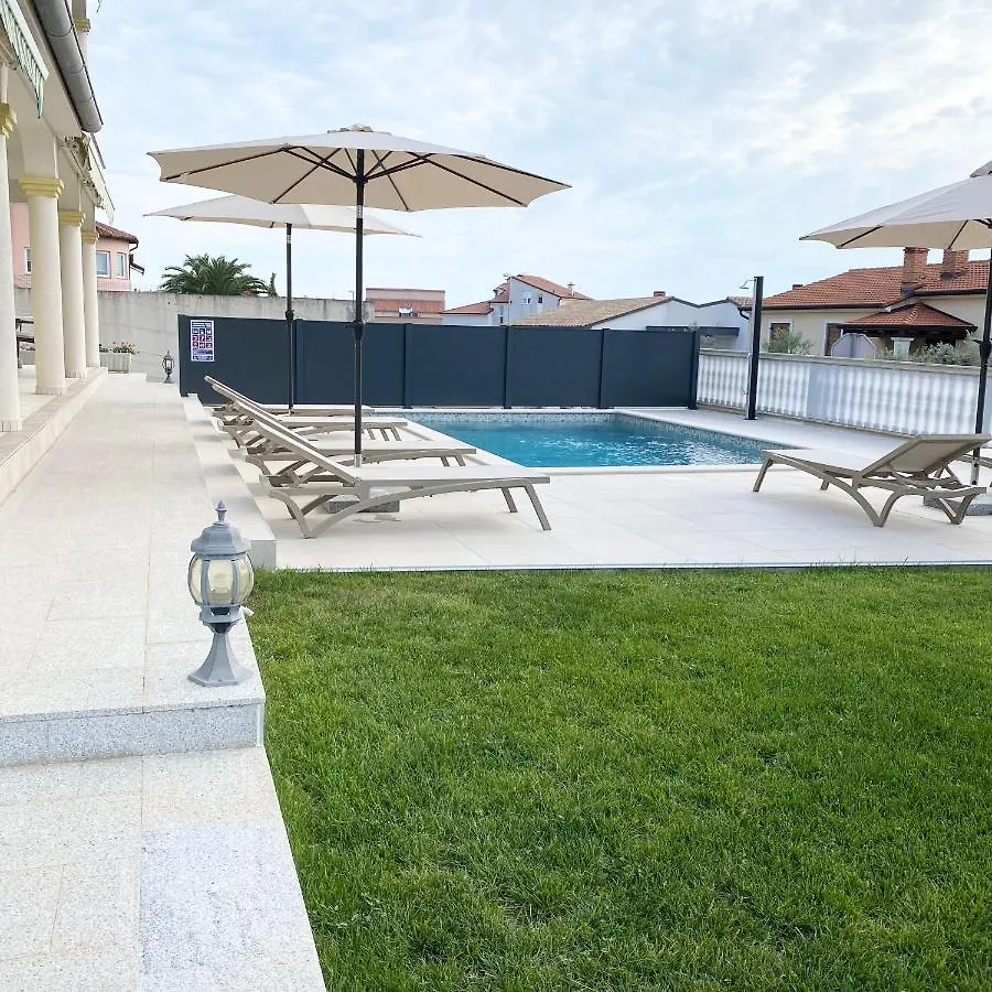 Apartment Komljenovic Пула