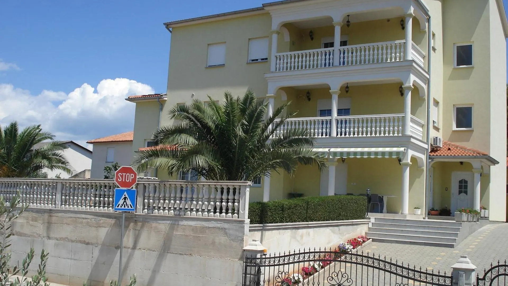 Apartment Komljenovic Пула