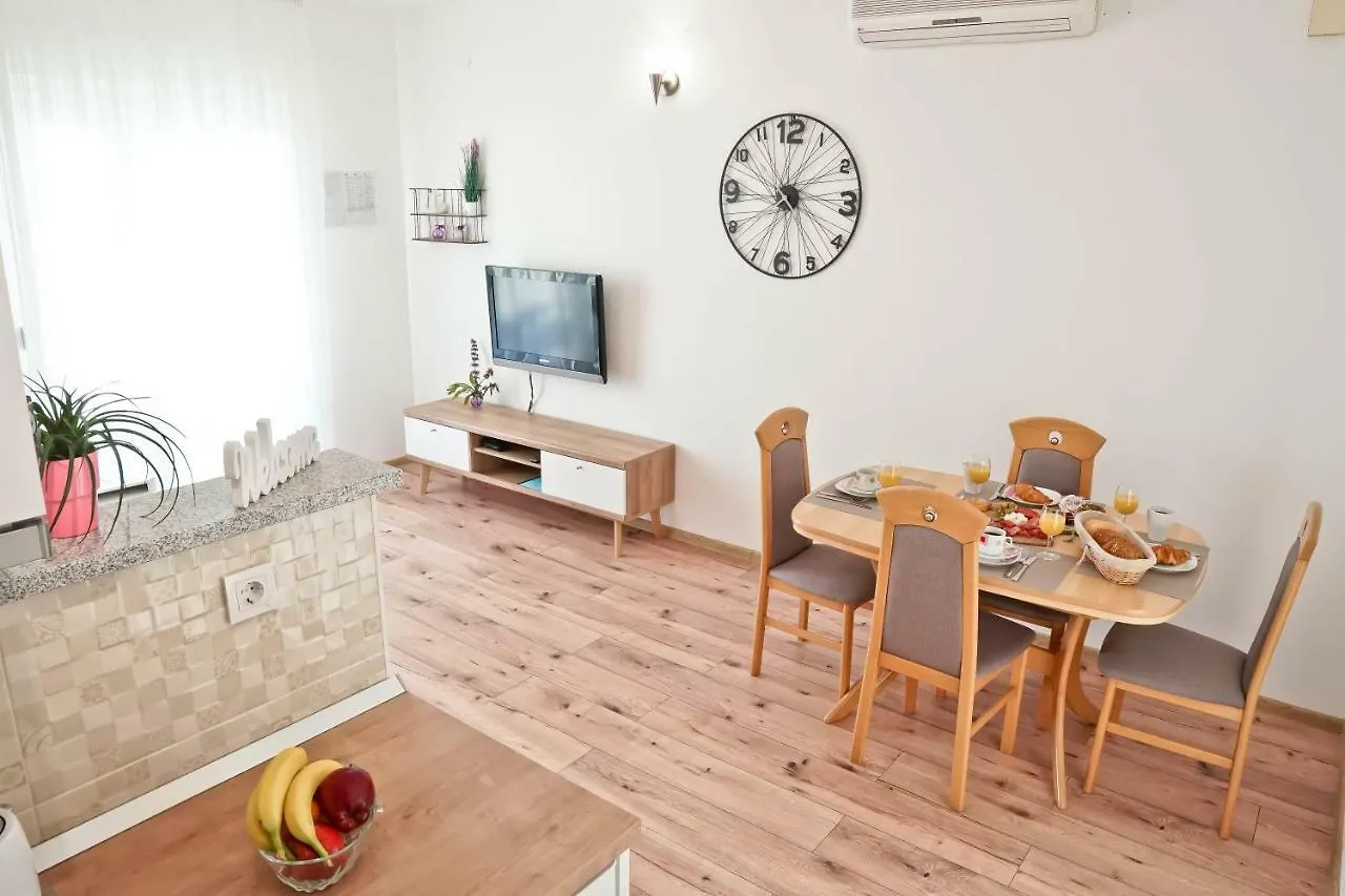 Apartment Komljenovic Пула 0*,